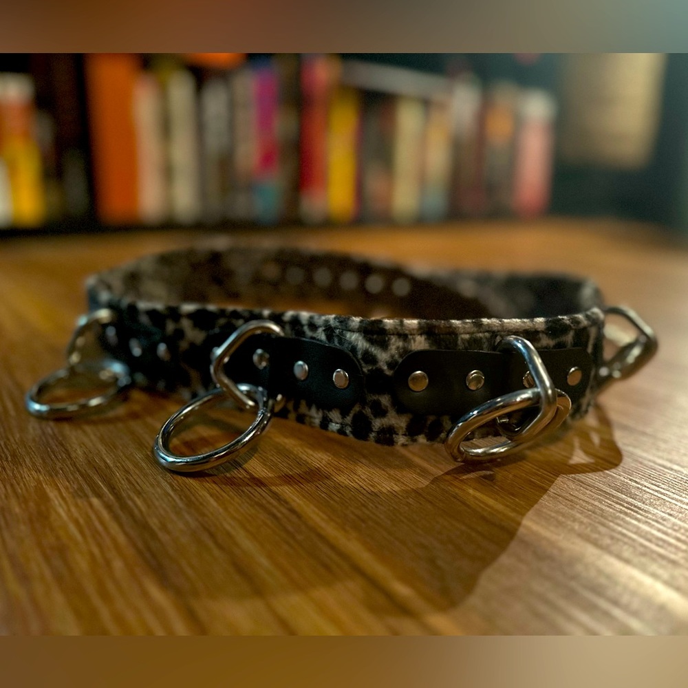 Leopard bondage belt